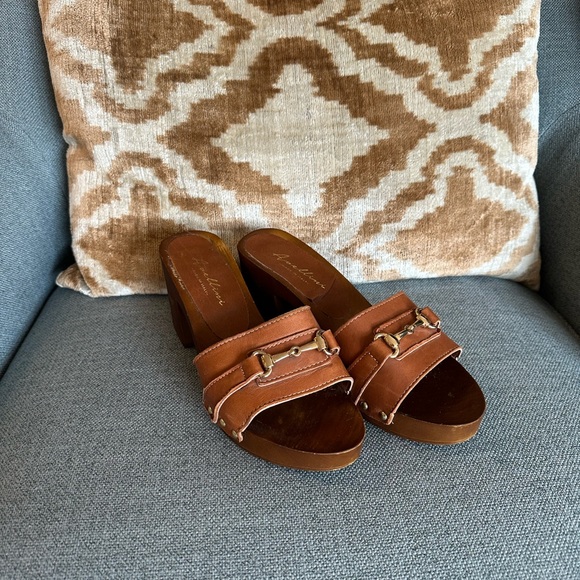 Avellini leather clogs, gold equestrian bit across top, size 8 - Picture 3 of 3